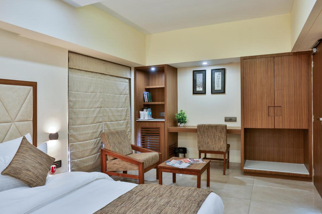 Hotel Kavery Rajkot Dış mekan fotoğraf